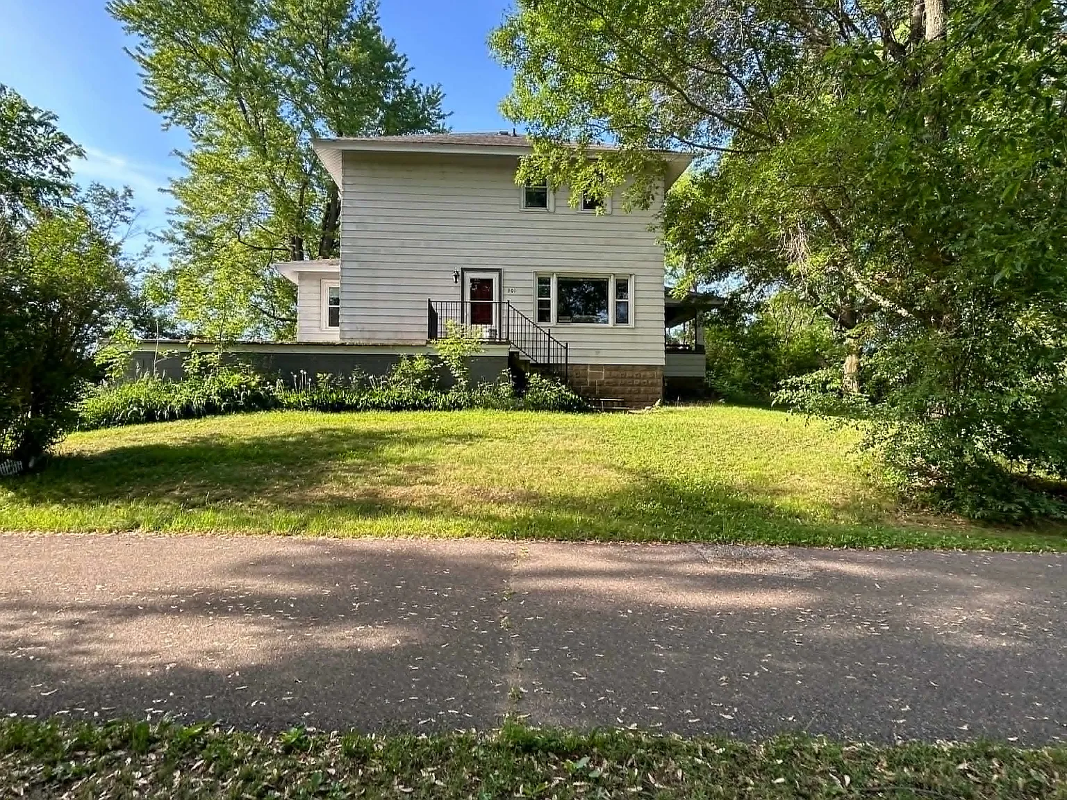 301 Mound Park Dr — Photo 3