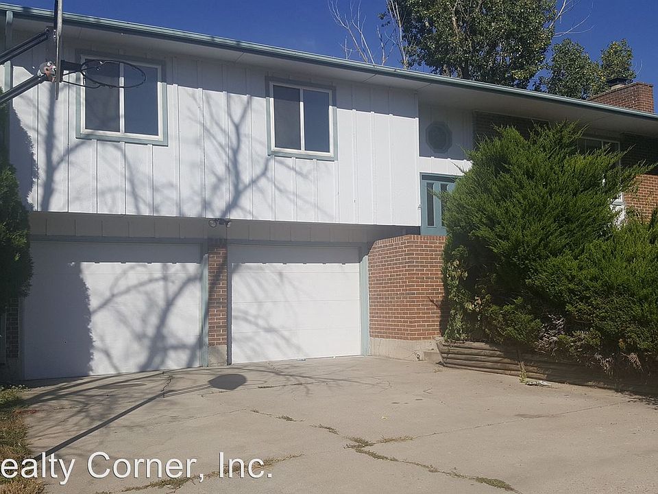 1st image of 3910 Applewood Dr
