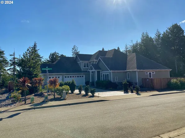2208 Garfield St, North Bend, OR 97459
