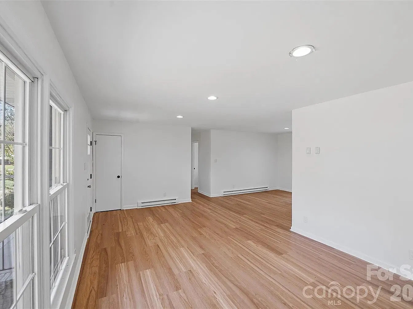 3 bed, 1214 sqft, $1,800 — Photo 3