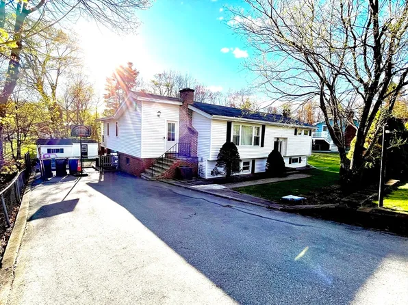 4 Richardson Rd, Hudson, MA 01749
