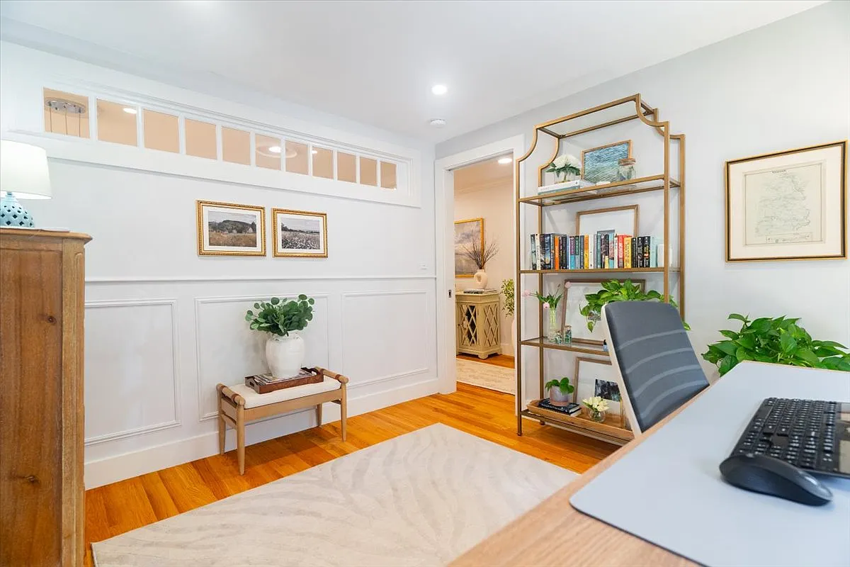 2 bed, 892 sqft, $5,600 — Photo 3