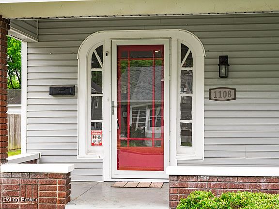 3rd image of 1108 Julia Ave