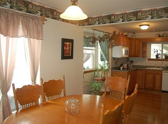 5th image of 232 Strathmore Pl