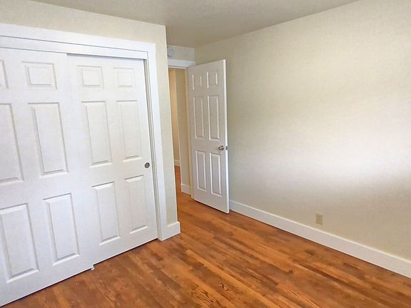 5th image of 637 SE 7th Ave