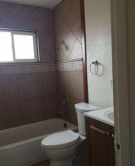 235 S Weitzel St, apt b — Photo 2