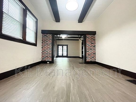 4th image of 4431 Commonwealth Ave