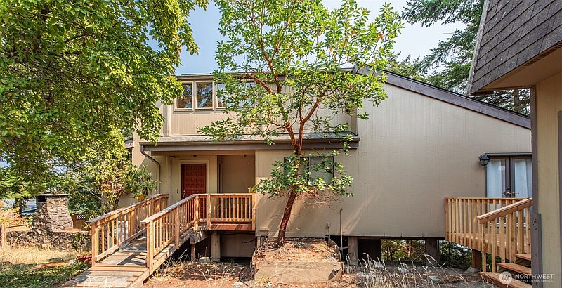 3rd image of 301 Discovery Way