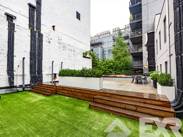 945 Bergen Street image 8 of 15