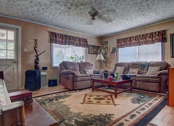 5th image of 115 Barry St