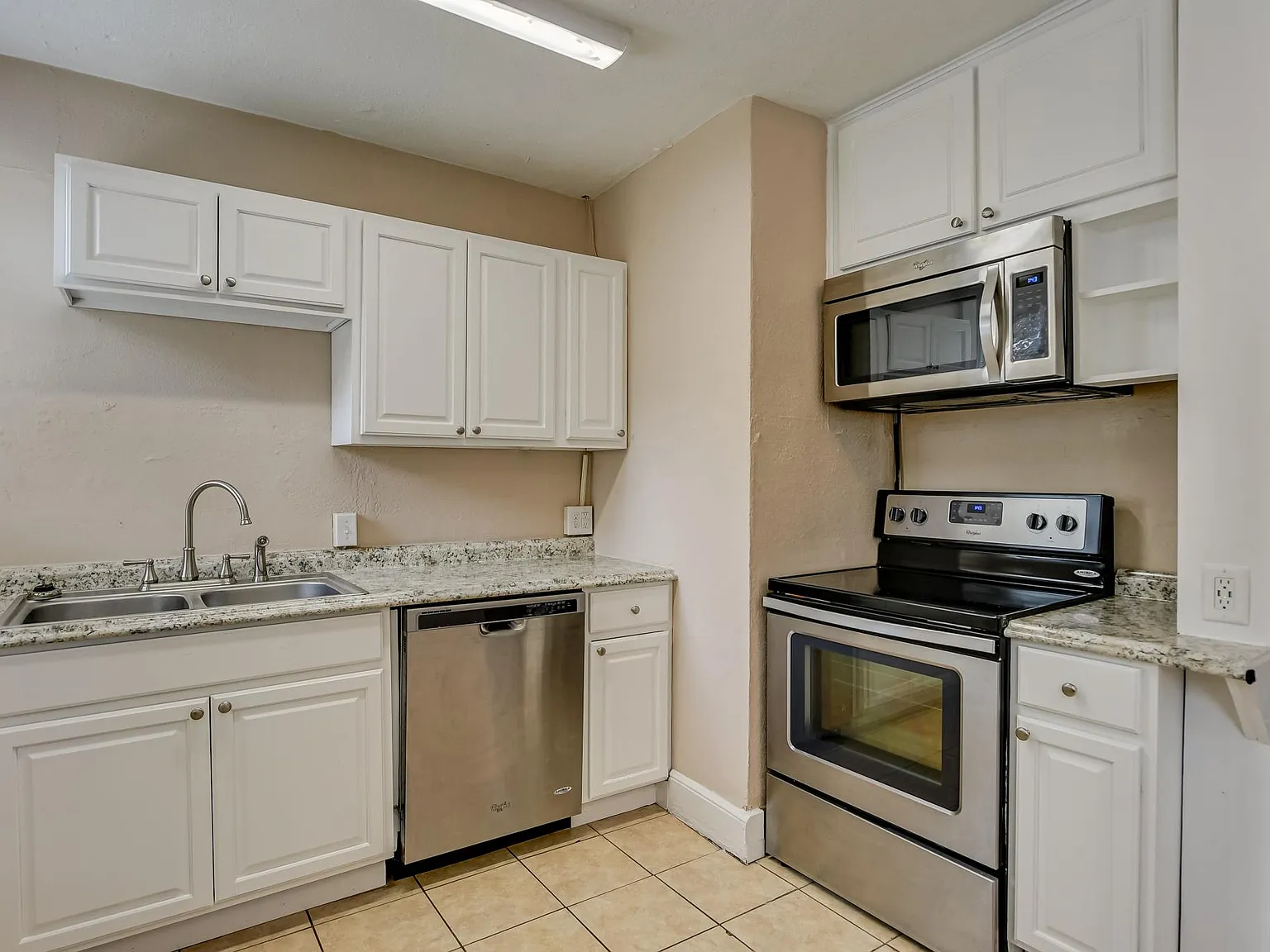 2 bed, 1000 sqft, $1,295 — Photo 3