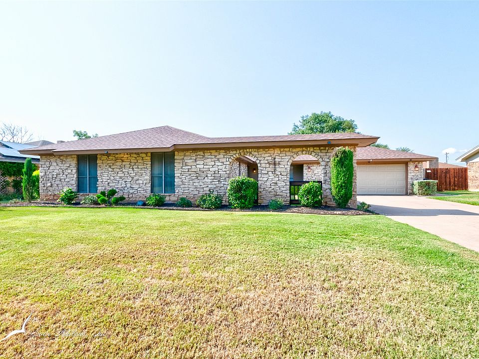 1st image of 3249 Falcon Dr