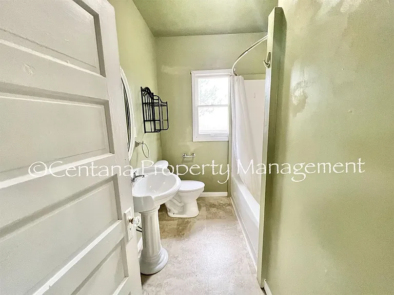 1138 W Park St — Photo 18