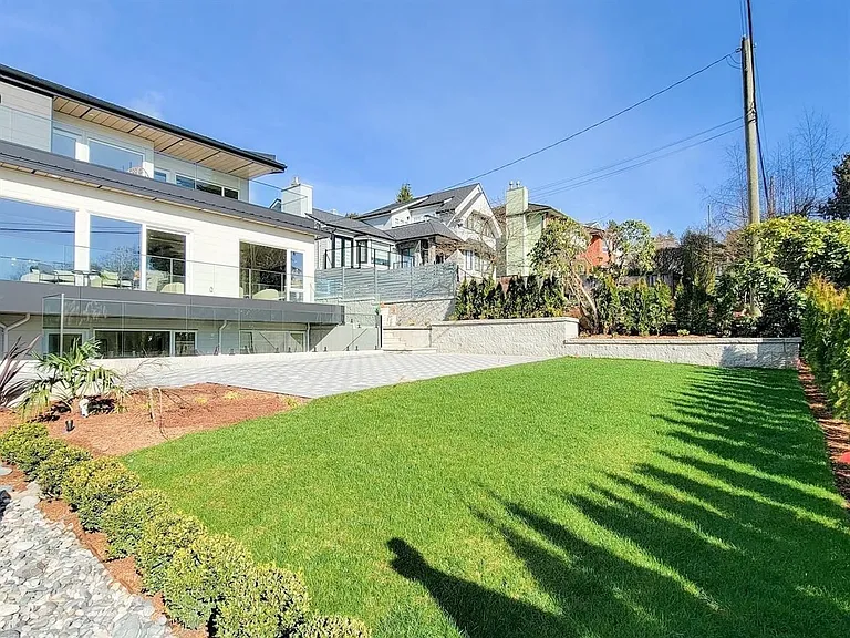 2141 Jefferson Ave — Photo 4