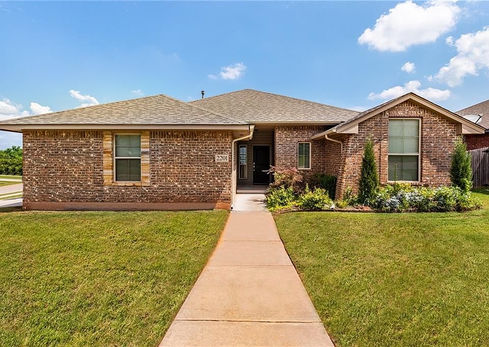 1st image of 2201 Diana Dr