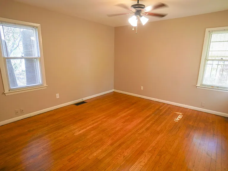 1131 W Brooks St — Photo 7