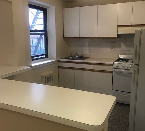 3rd image of 2514 31st Ave APT 2C