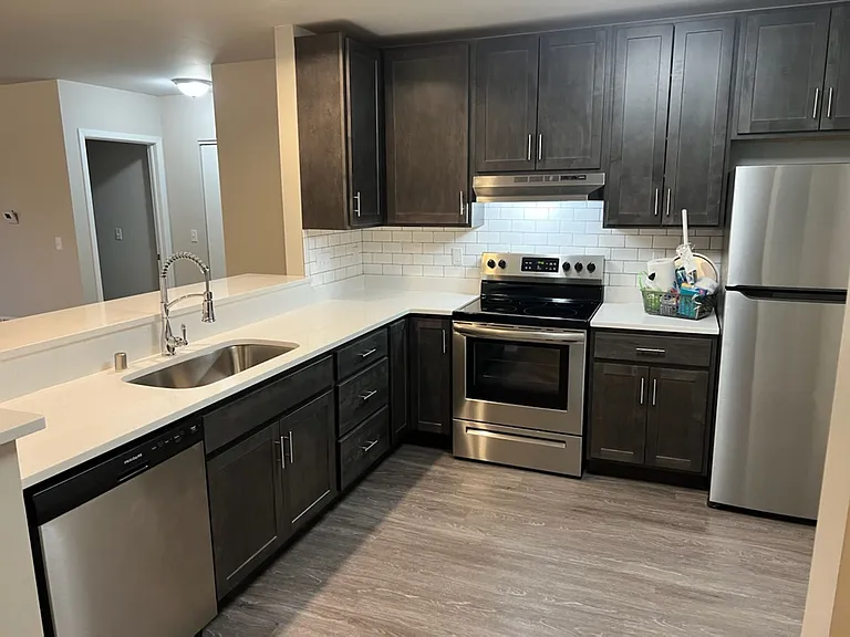 Riverwalk Apartments — Photo 16
