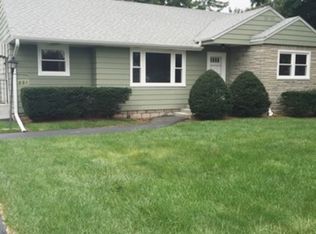 821 Schomer Rd, Aurora, IL 60505