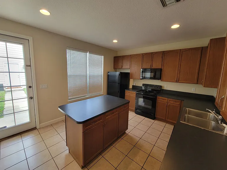 4247 Raleigh Way — Photo 5