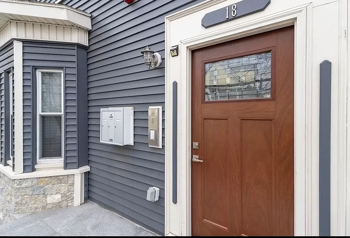 2 bed, 911 sqft, $3,600 — Photo 3
