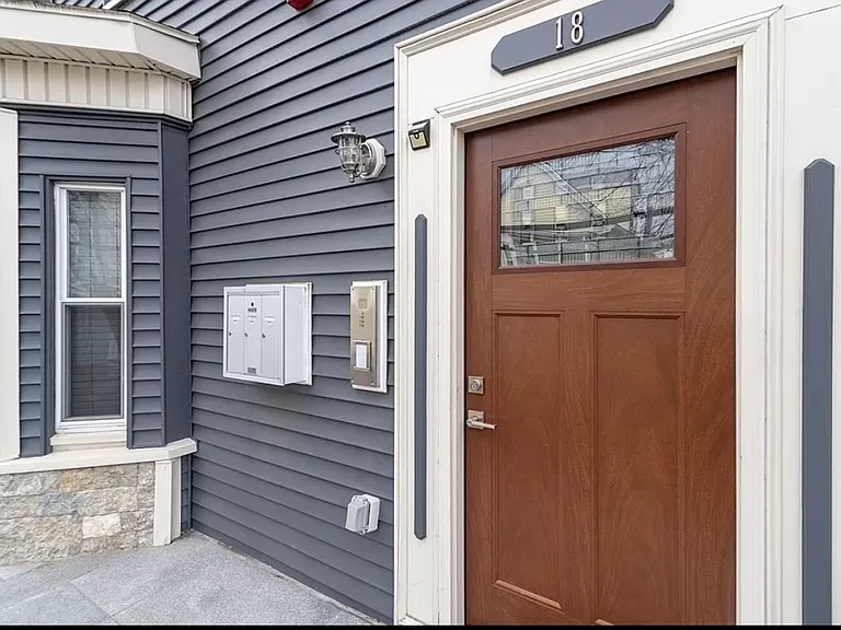18 Everett Ave #3 — Photo 3