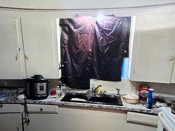 4th image of 5101 Mallow St