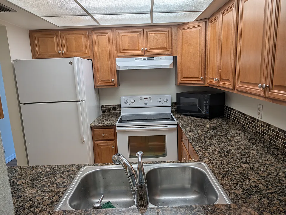 2765 Woodgate Ln #203