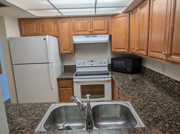 2765 Woodgate Ln #203, Sarasota, FL 34231