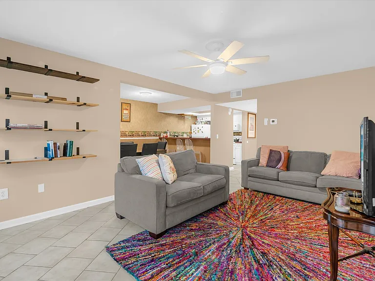 Peregrine Ave — Photo 10
