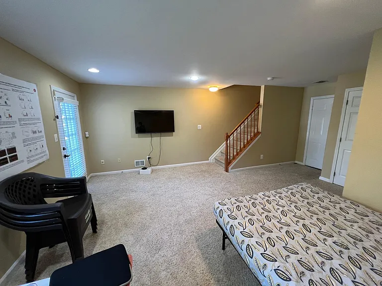 555 Coventry Dr — Photo 23