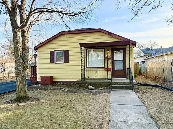 1445 Pickwick St, Ottawa, IL 61350