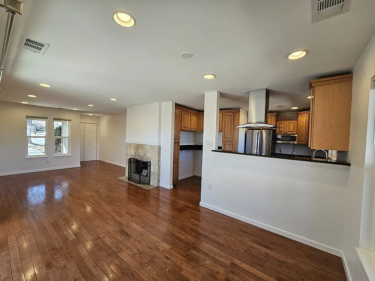 5926 S Willow Way — Photo 4