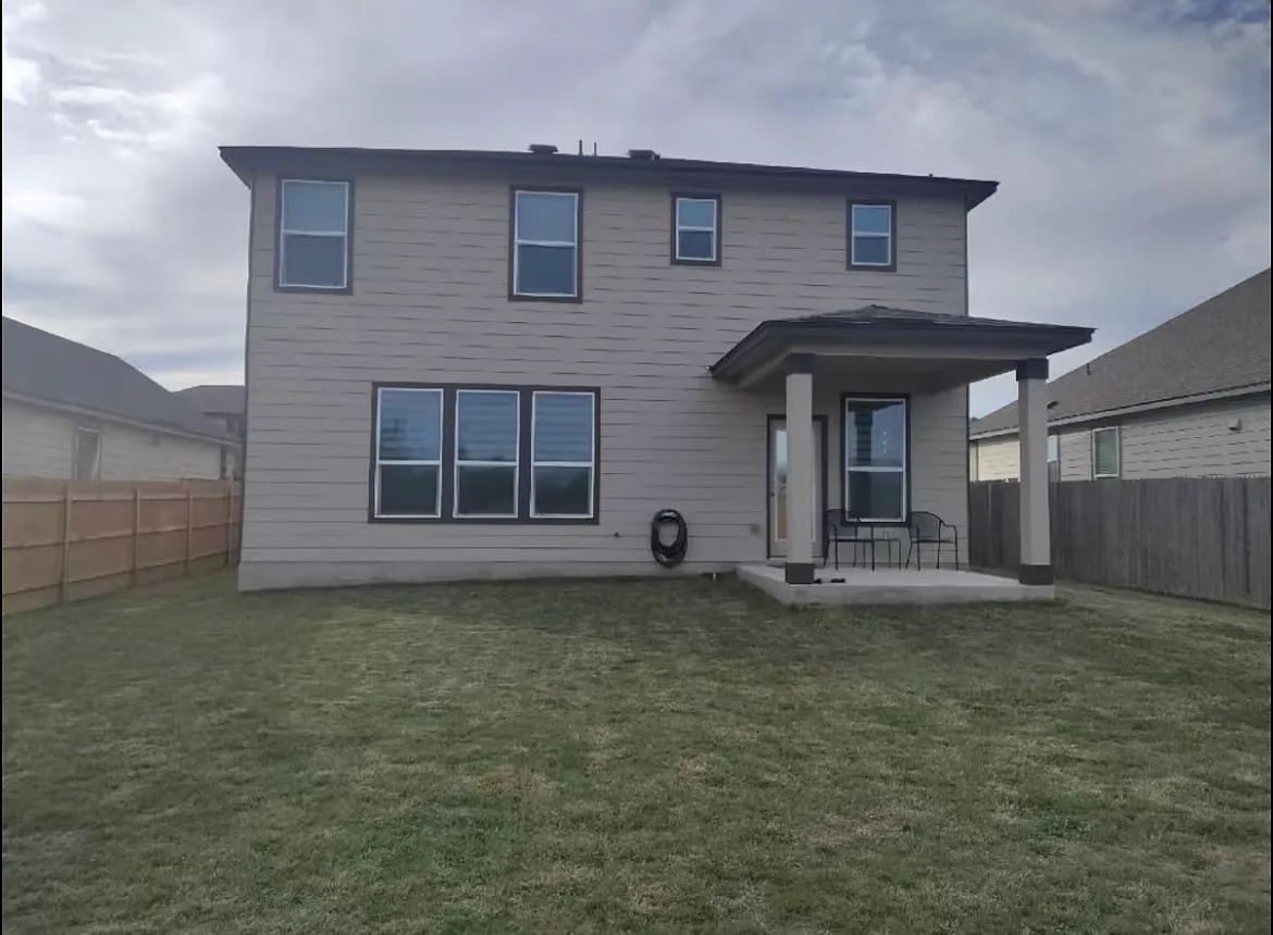 4 bed, 2.5 bath, 2435 sqft, $3,000 — Photo 3
