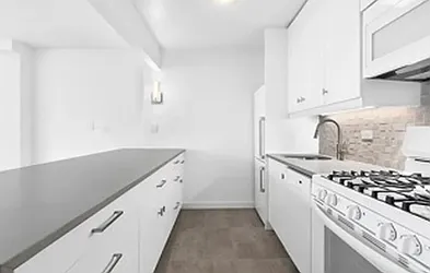 Rented by R New York