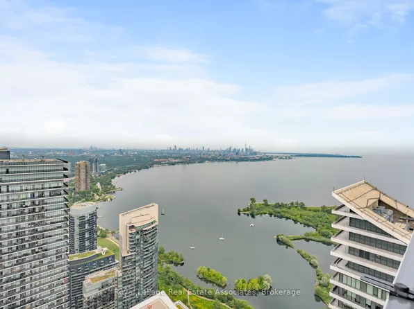 30 Shore Breeze Dr #6104, Toronto, ON M8V 0J1
