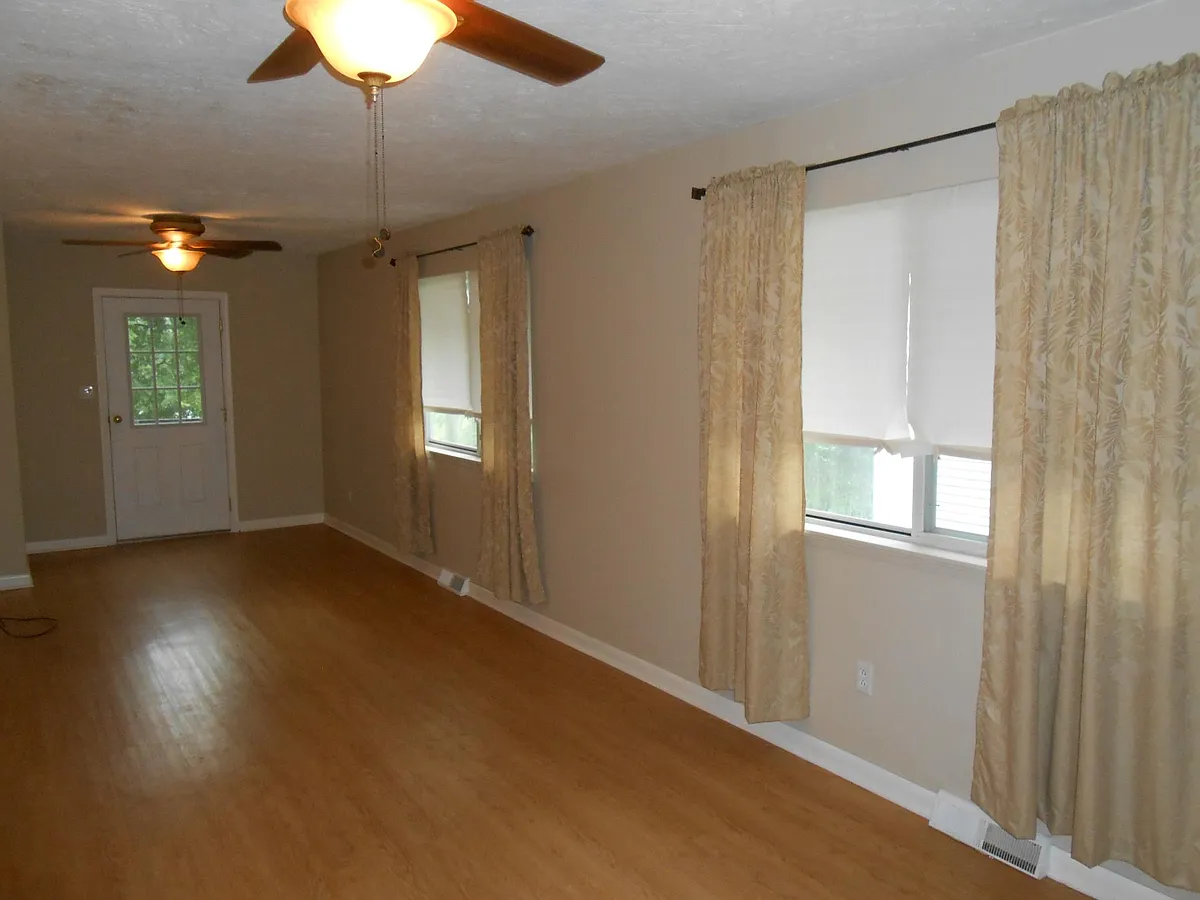 open living/dining room - 306 Massie St