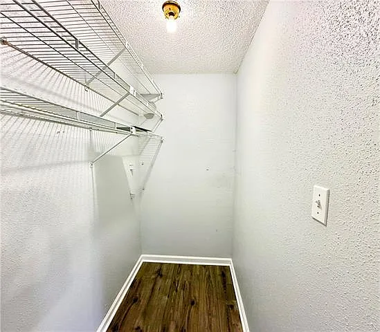 2716 Oak Forest Blvd — Photo 17