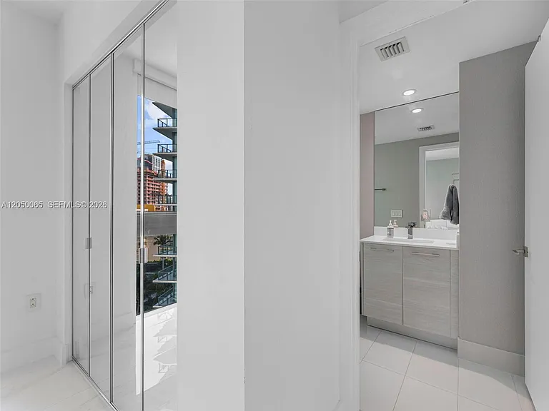 650 NE 32nd St #1201 — Photo 22