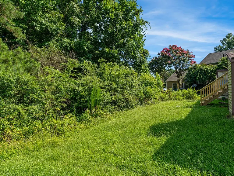 2421 Camellia Dr — Photo 26