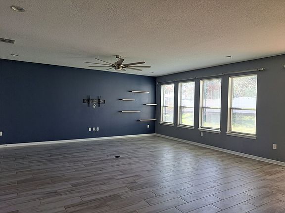 5th image of 4226 Caplock St