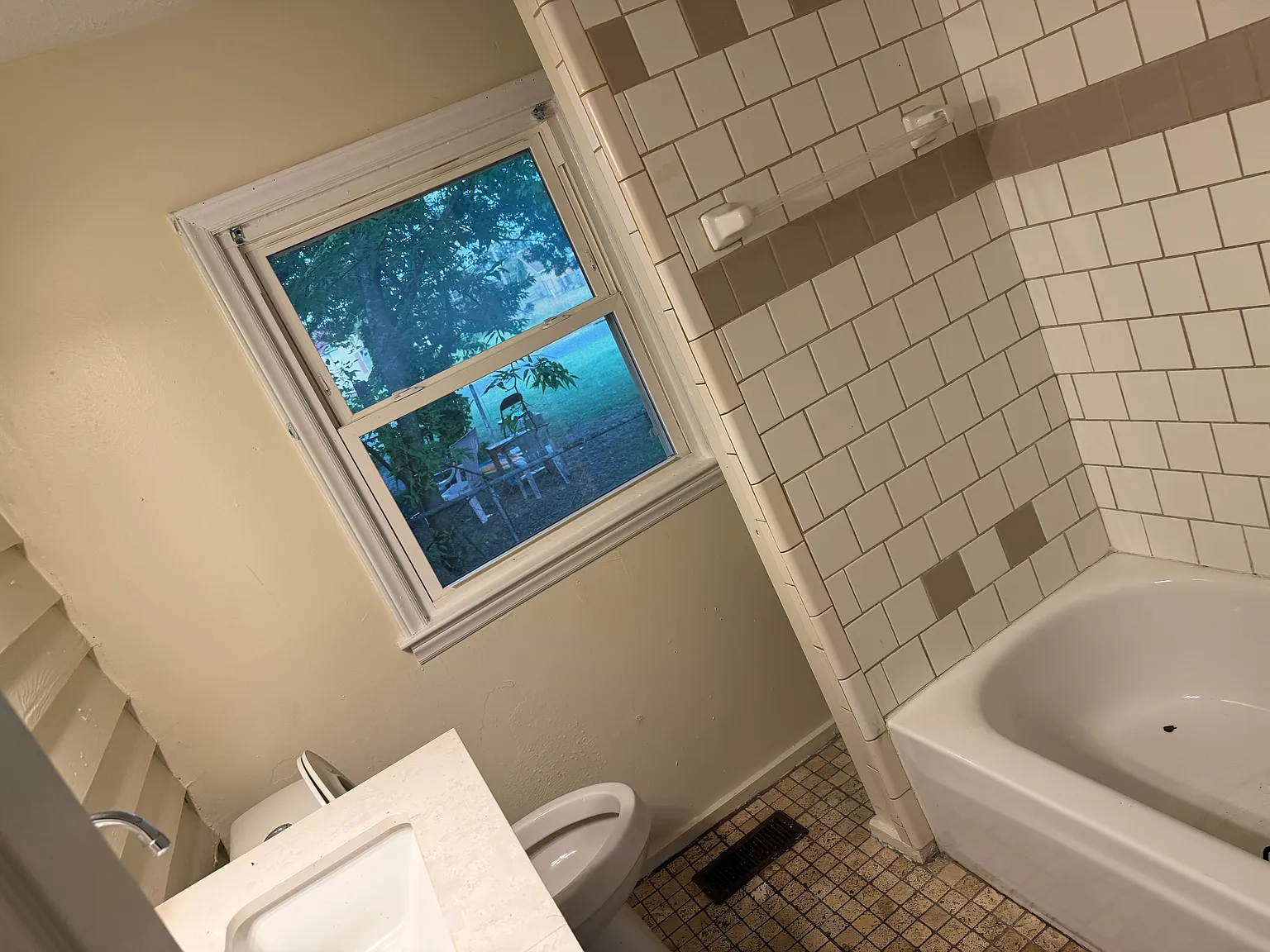 2 bed, 734 sqft, $1,250 — Photo 2