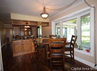 7324 Oak Crest Rd, Riverton, IL 62561