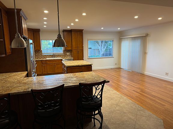 3rd image of 15586 Gardenia Way