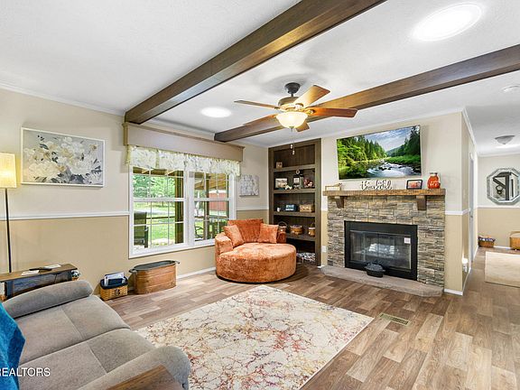 5th image of 450 Locksley Cir
