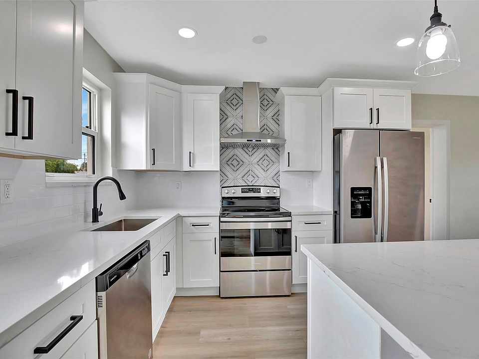 1st image of 3020 SW 36th Avenue