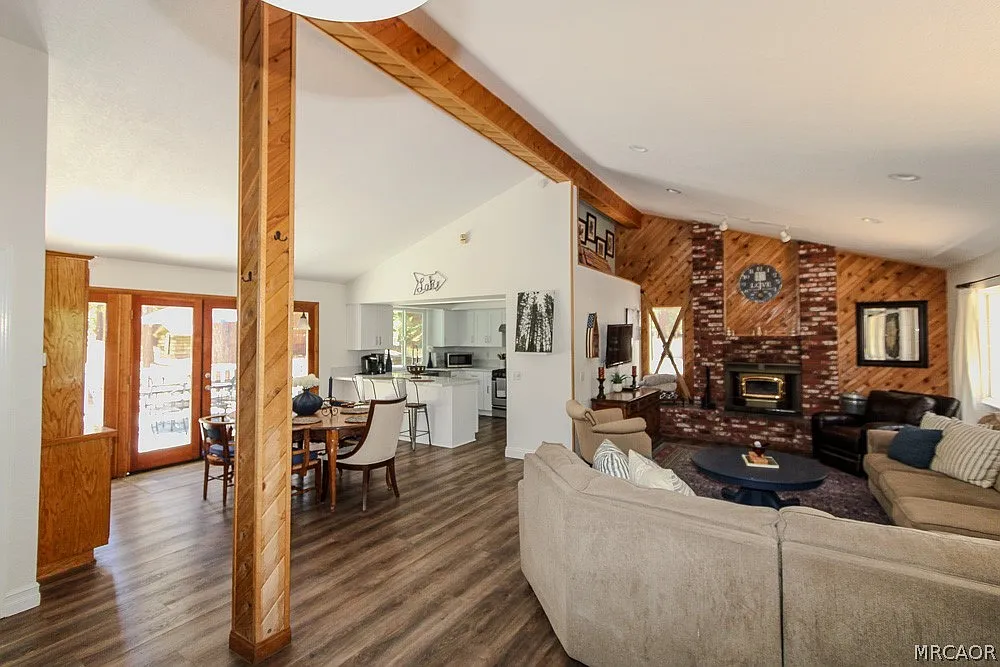 3 bed, 2.5 bath, 1906 sqft, $3,000 — Photo 3
