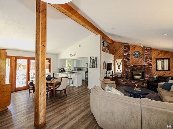 3rd image of 42109 Evergreen Dr
