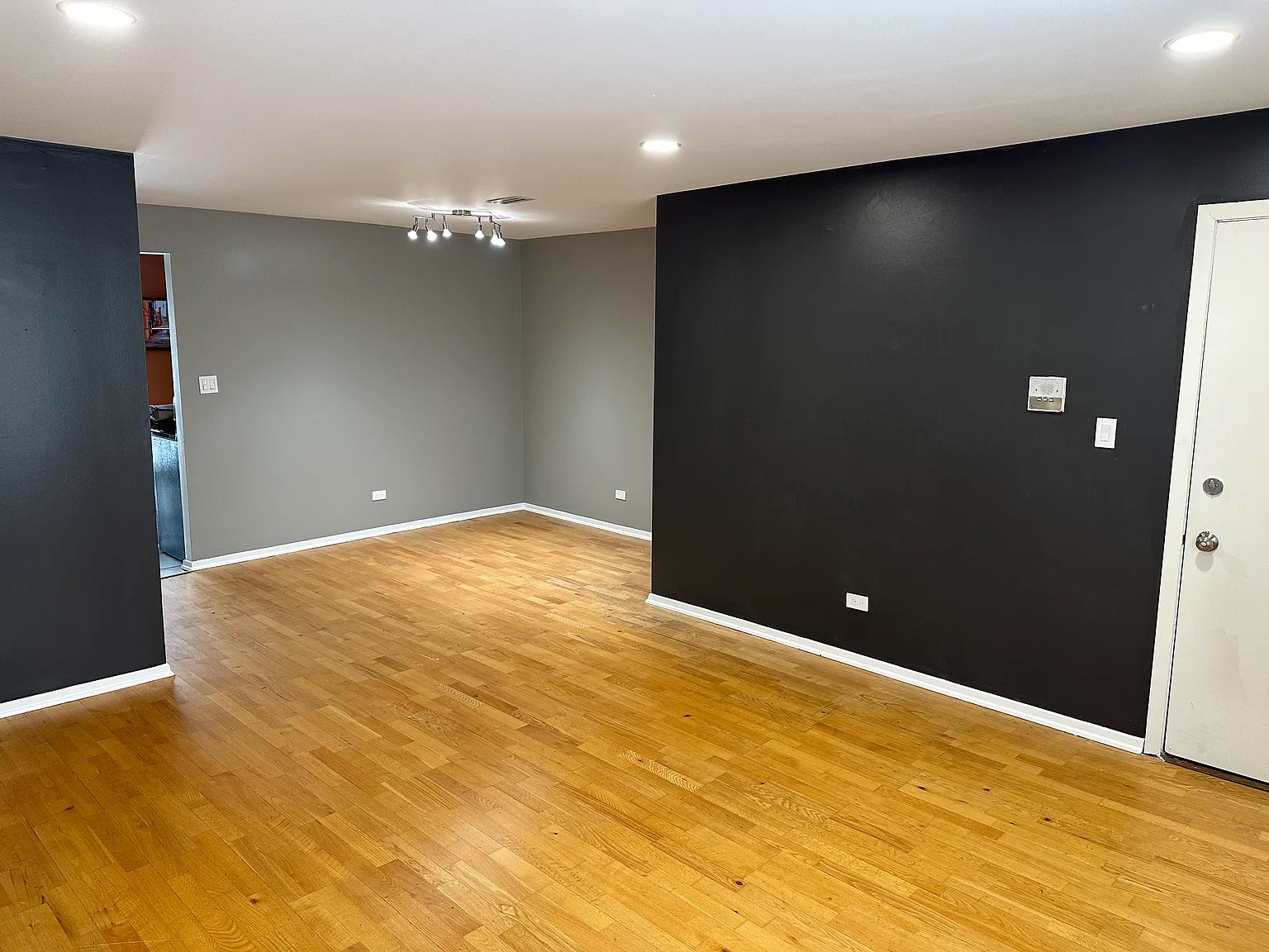 2 bed, 1.5 bath, $2,000 — Photo 2