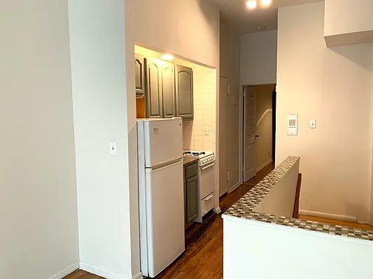 Rented by Bond New York | media 19